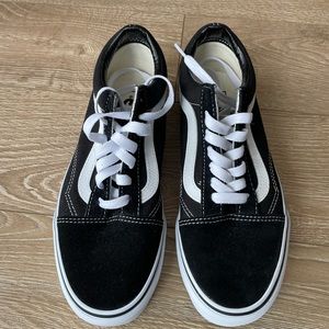 Vans Old Skool Never Worn 6 men 7.5 women